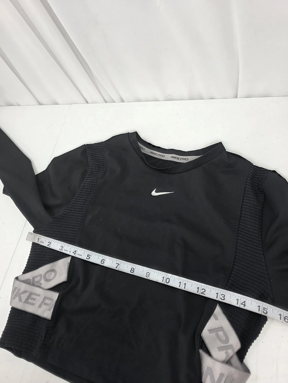 Nike Pro Aeroadapt CROPPED Long Sleeve‎ Stretch BV4134-010 Black Womens Medium.